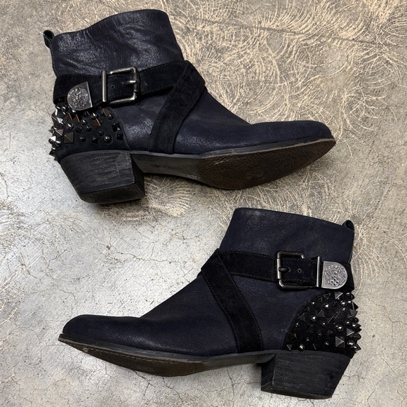 Vince Camuto Marcin black shimmer leather ankle boots - Picture 3 of 8